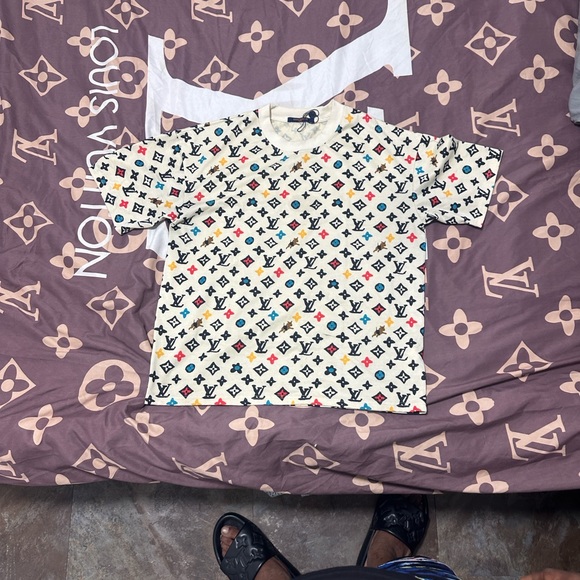 Louis Vuitton Multicolor Monogram Short Sleeve Tee Fits Like a Large not XL - Picture 1 of 4
